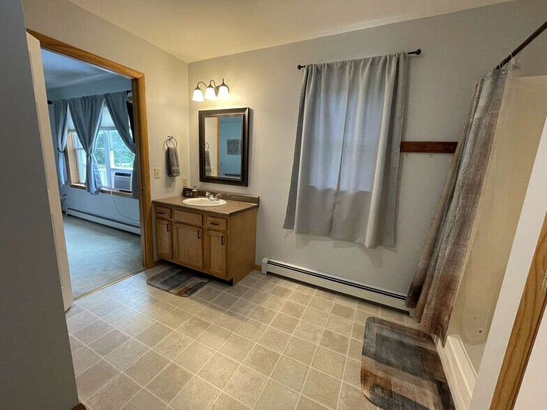 More Photos Of 446 Maples Rd, Milford Hotel For Sale
