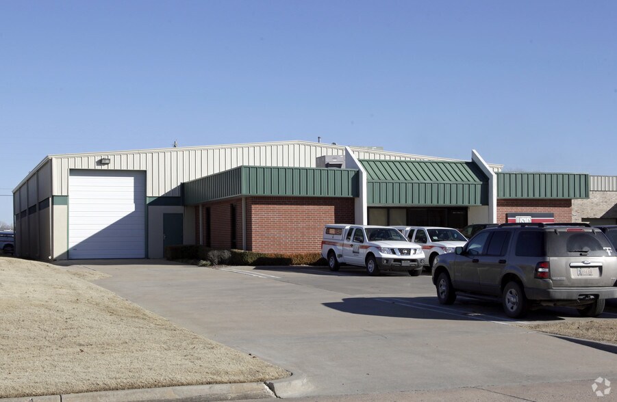 More Photos Of 2005 N Willow Ave, Broken Arrow Service For Lease