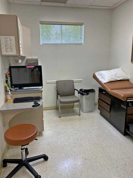 More Photos Of 4889 S Congress Ave, Lake Worth Medical For Sale