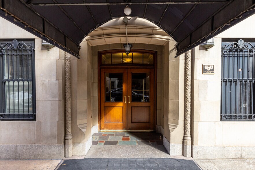 More Photos Of 201 W 16th St, New York Apartments For Lease