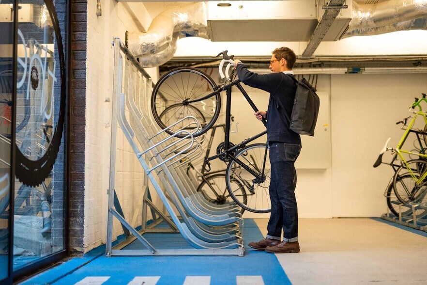 More Photos Of 7 Harp Ln, London Office For Lease