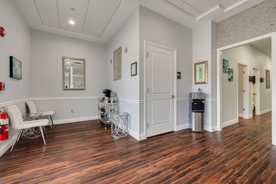 More Photos Of 1033 West Bay Dr, Largo Office For Lease