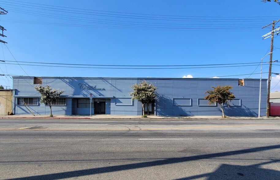 More Photos Of 14837 Oxnard St, Van Nuys Manufacturing For Lease