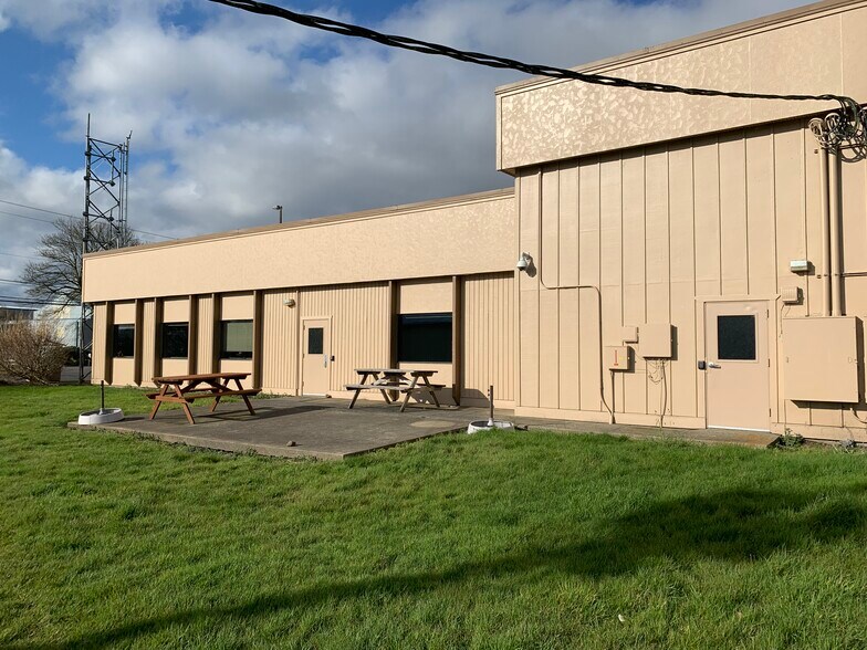 More Photos Of 4610 3rd St, Tillamook Light Distribution For Lease
