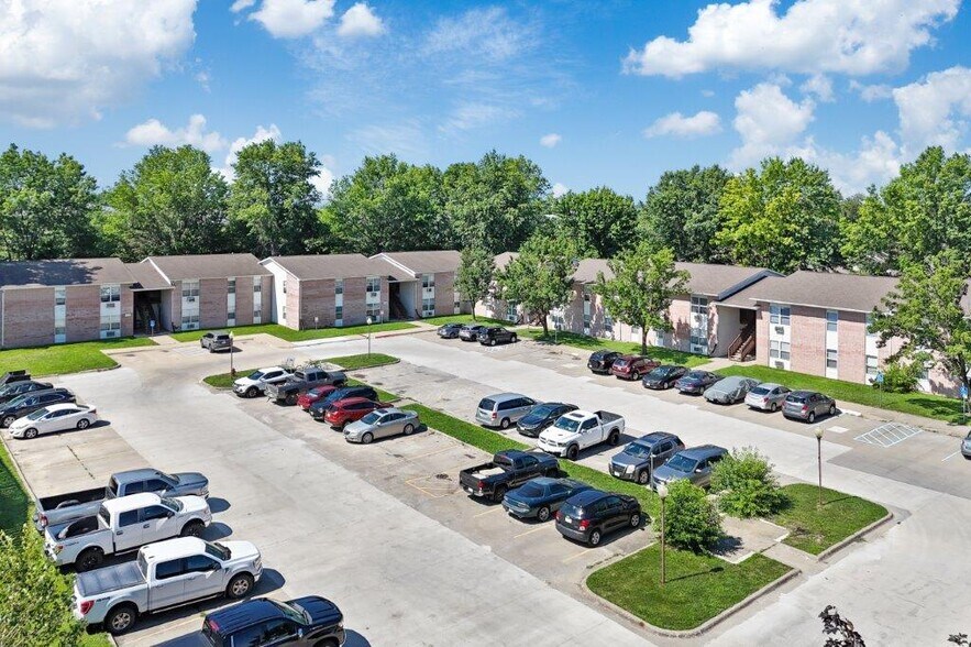 More Photos Of 611 W Van Weiss Blvd, West Burlington Apartments For Sale