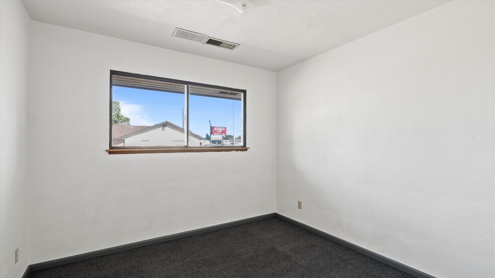 More Photos Of 5804 W Clearwater Ave, Kennewick Freestanding For Sale