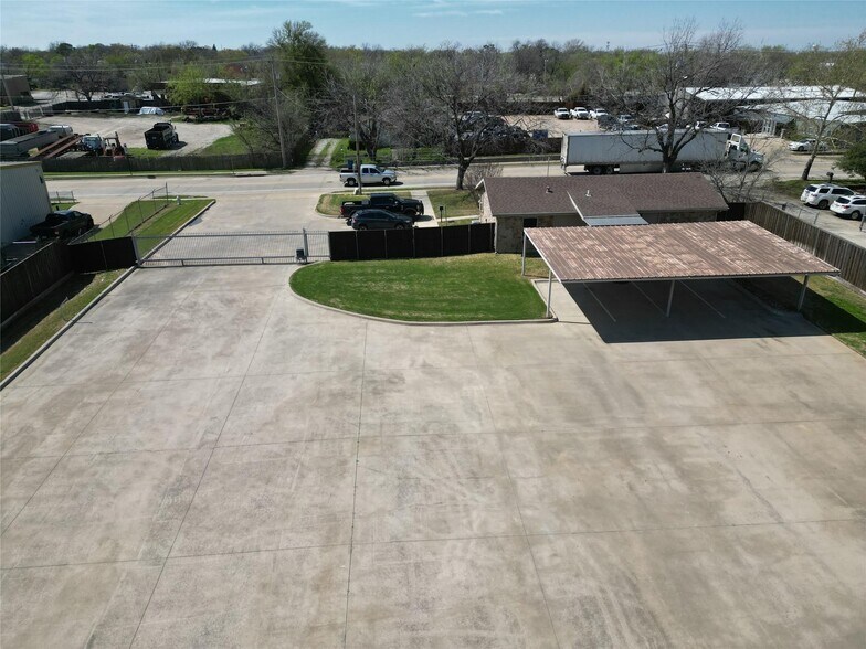 More Photos Of 414 N Kealy Ave, Lewisville Office For Sale