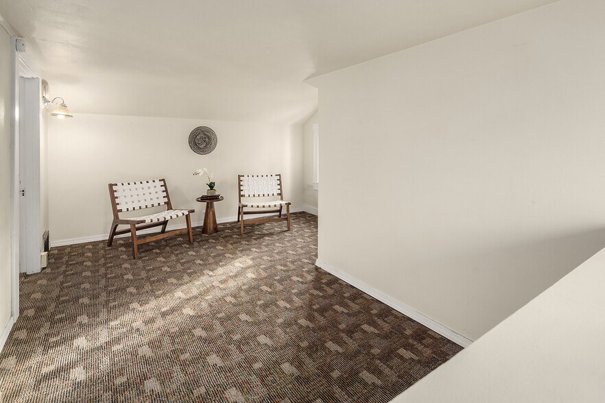 More Photos Of 5011 5th Ave NE, Seattle Apartments For Sale