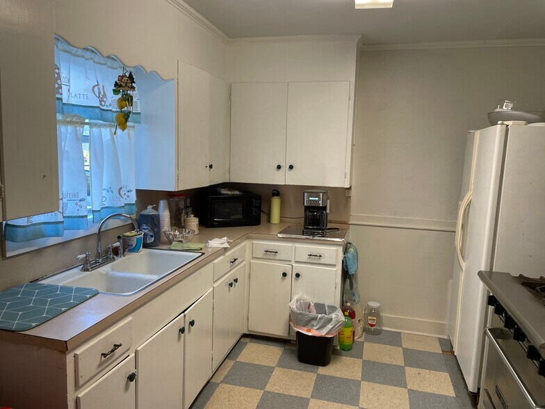 More Photos Of 311 E Homan St, Baytown Religious Facility For Sale