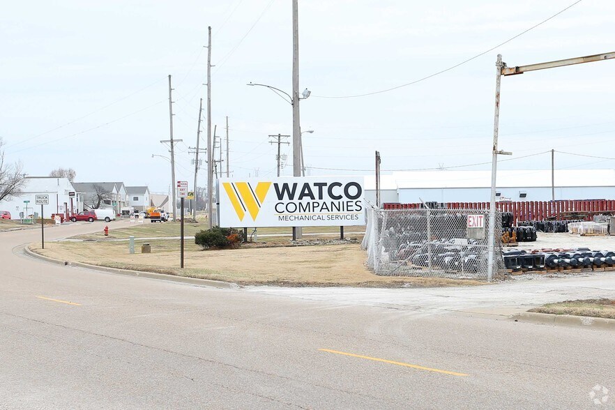 More Photos Of 435 N Old St. Louis Rd, Wood River Manufacturing For Lease