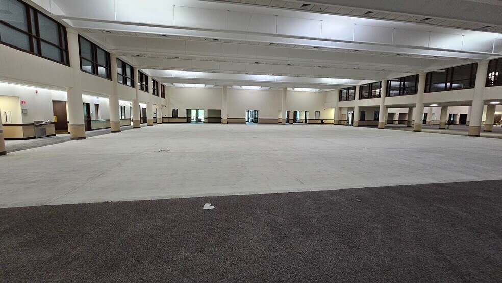 More Photos Of 1002 Arthur Dr, Lynn Haven Light Manufacturing For Sale