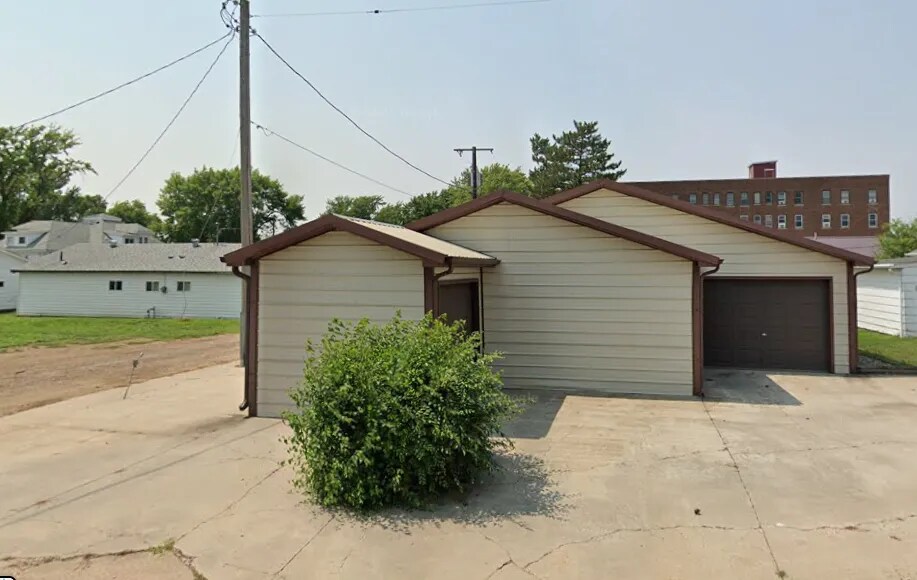 More Photos Of 412-418 2nd Ave, Canistota Apartments For Sale