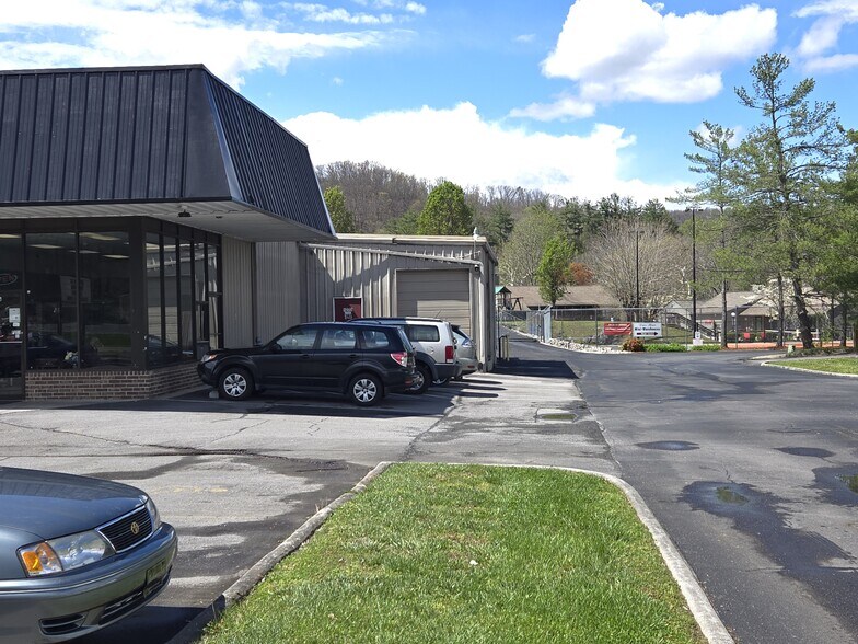 More Photos Of 1274 Volunteer Pky, Bristol Office For Lease