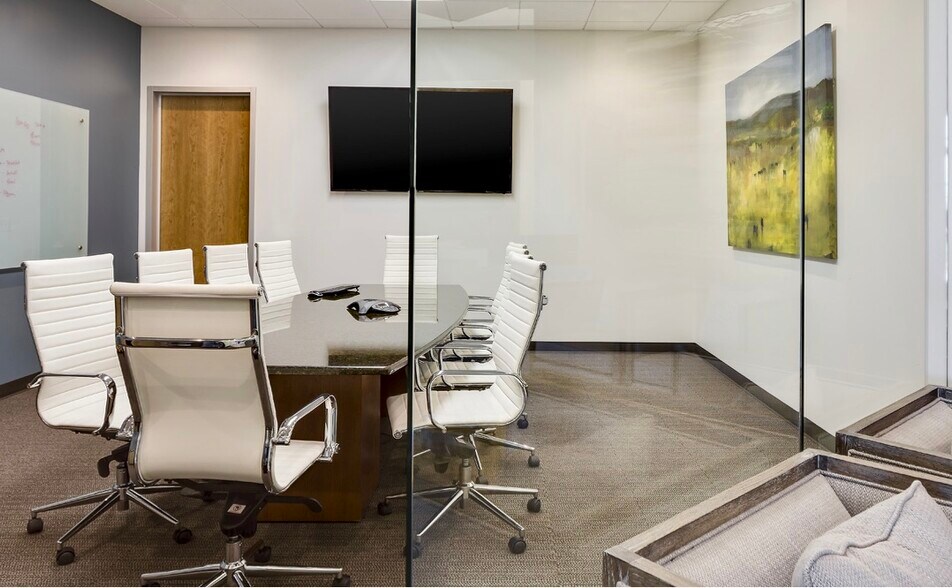 More Photos Of 5015 NW Canal St, Riverside Office For Lease