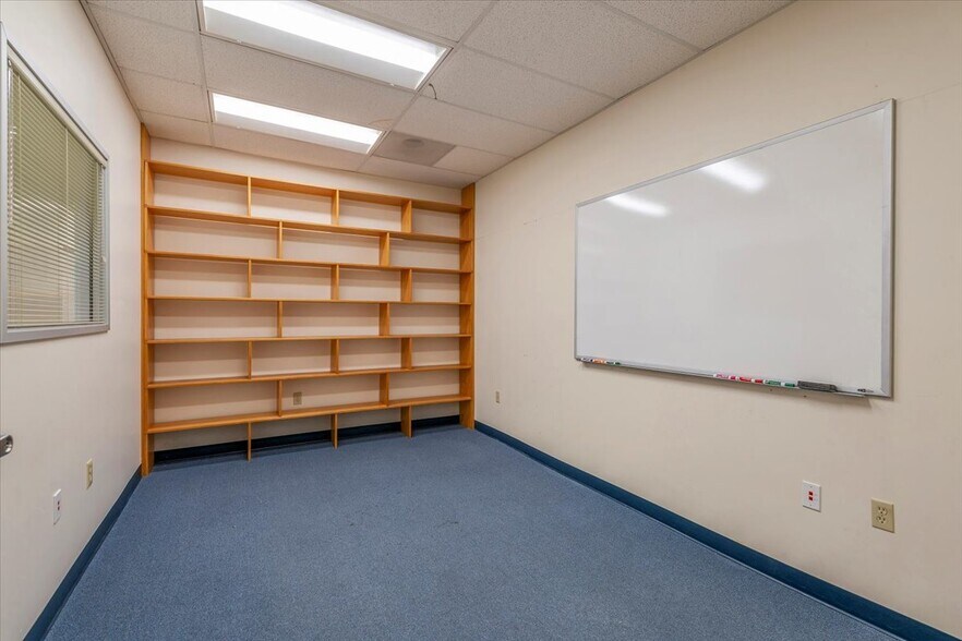 More Photos Of 1290 Reamwood Ave, Sunnyvale Research And Development For Lease