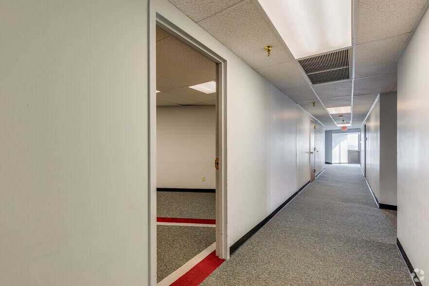 Photo of 20th Floor Ste 60-2000