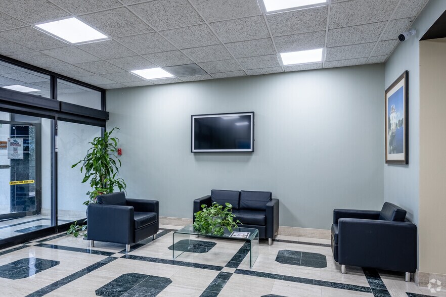 More Photos Of 1050 Wall St W, Lyndhurst Office For Lease