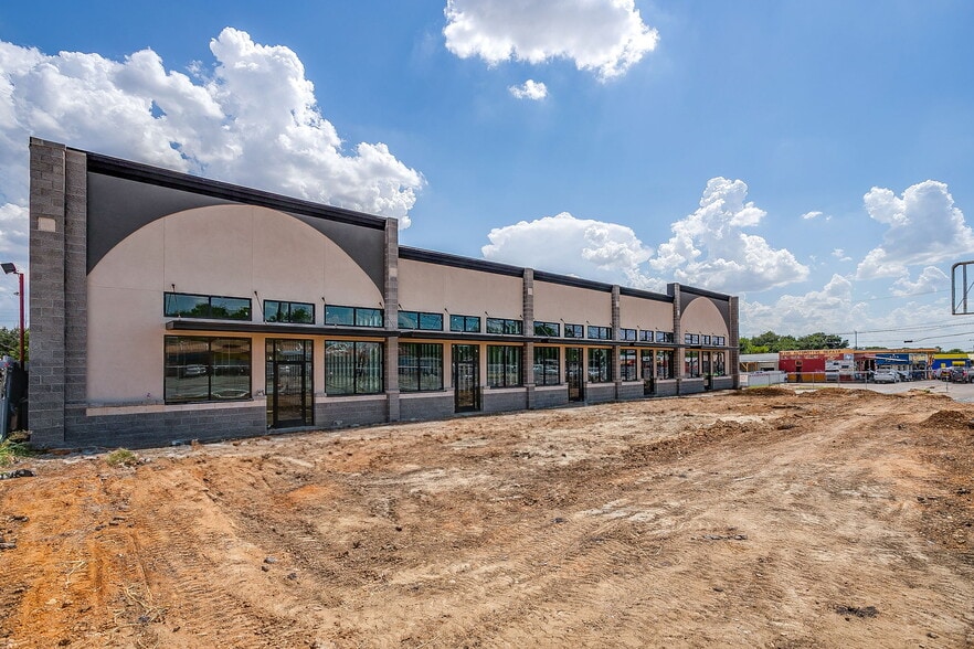 More Photos Of 3300 NE 28th St, Fort Worth General Retail For Lease