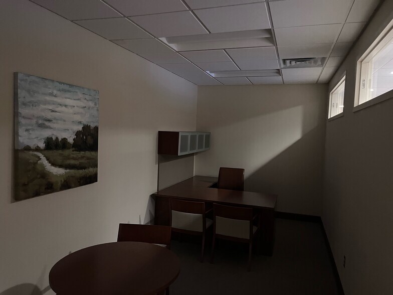 More Photos Of 3006 Mount Vernon Rd, Hurricane Office Residential For Sale