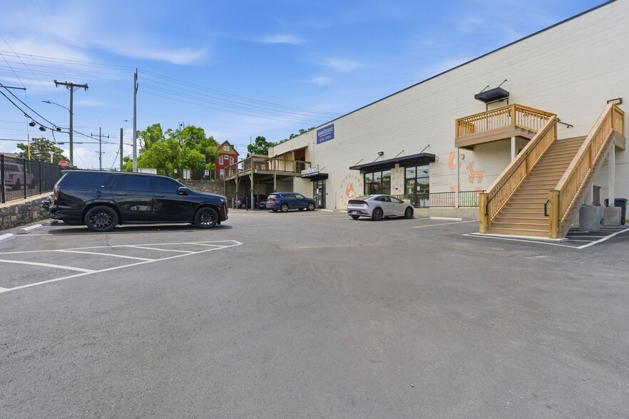More Photos Of 823 Woodland St, Nashville Freestanding For Lease