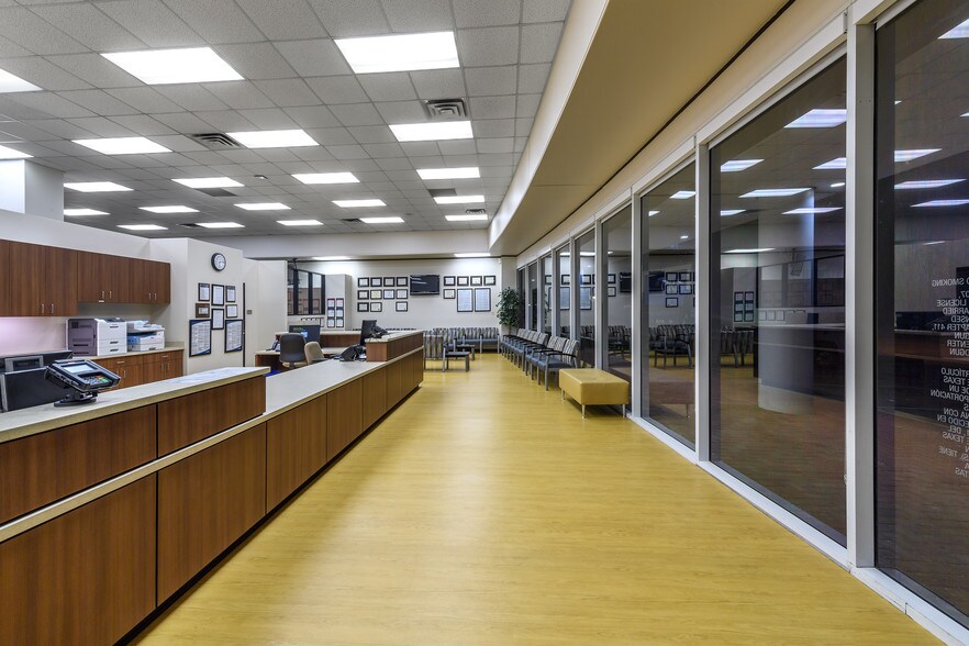 More Photos Of 14815-14863 Southwest Fwy, Sugar Land Medical For Lease