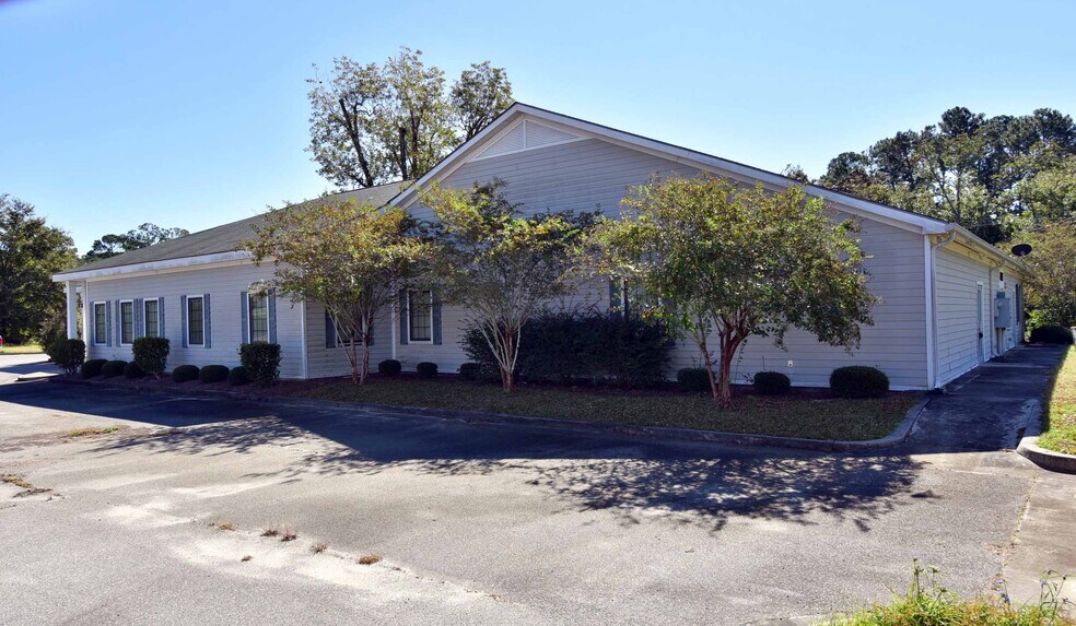 More Photos Of 354 E Washington Ave, Ashburn Healthcare For Sale