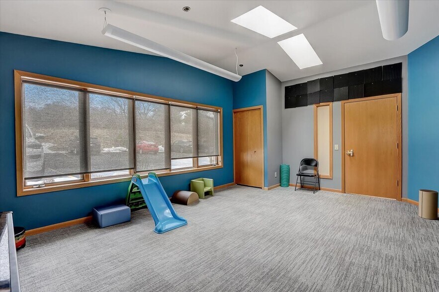 More Photos Of 2987 Yarmouth Greenway Dr, Madison Office For Sale