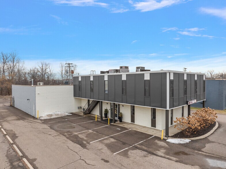 More Photos Of 1216-1218 Combermere Dr, Troy Warehouse For Lease