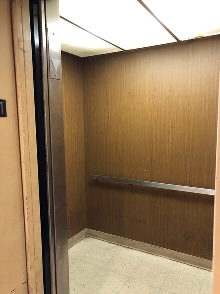 More Photos Of 7717 Edgewater Dr, Oakland Office For Sale