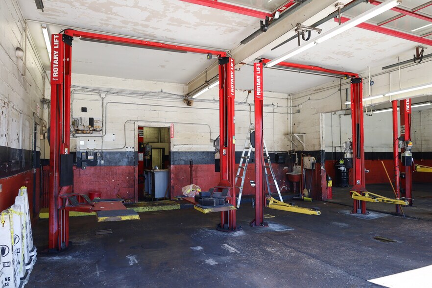 More Photos Of 6381 103rd St, Jacksonville Auto Repair For Lease