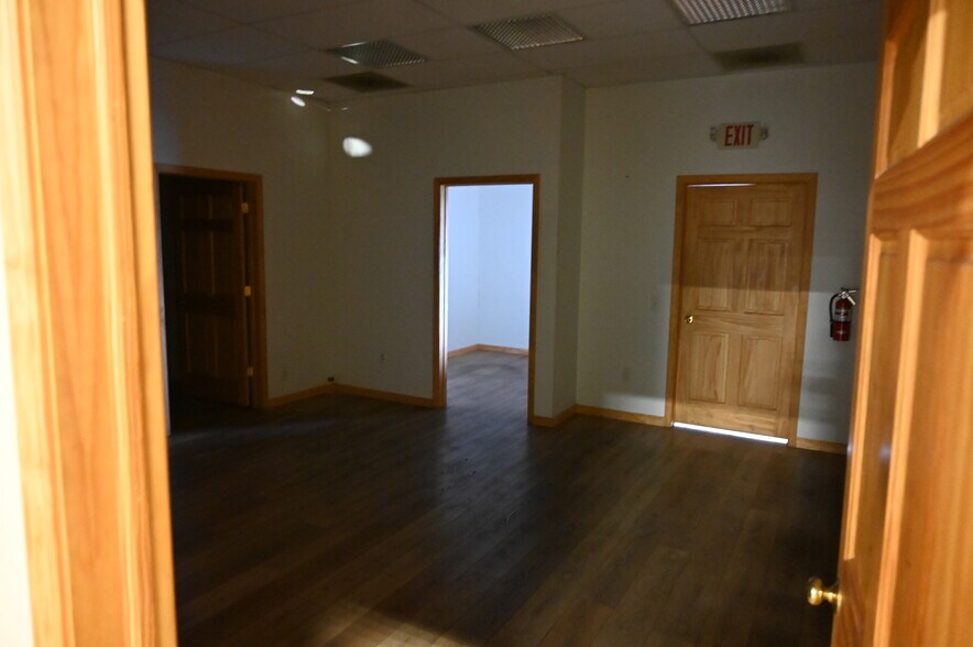 More Photos Of 2300 Claremont Ave, Ashland Freestanding For Lease