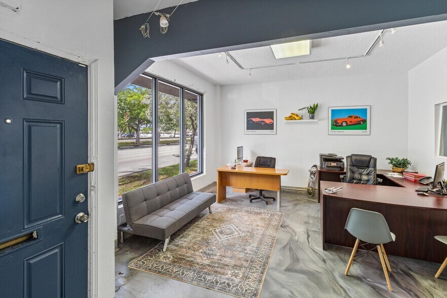 More Photos Of 721-723 S 21st Ave, Hollywood Distribution For Lease