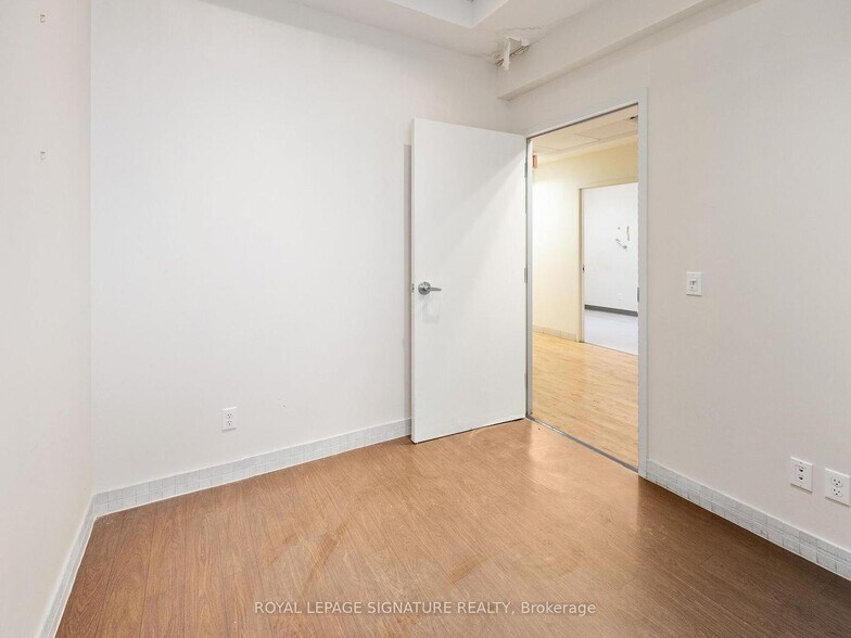 More Photos Of 1560 Queen St W, Toronto Storefront Retail Office For Lease