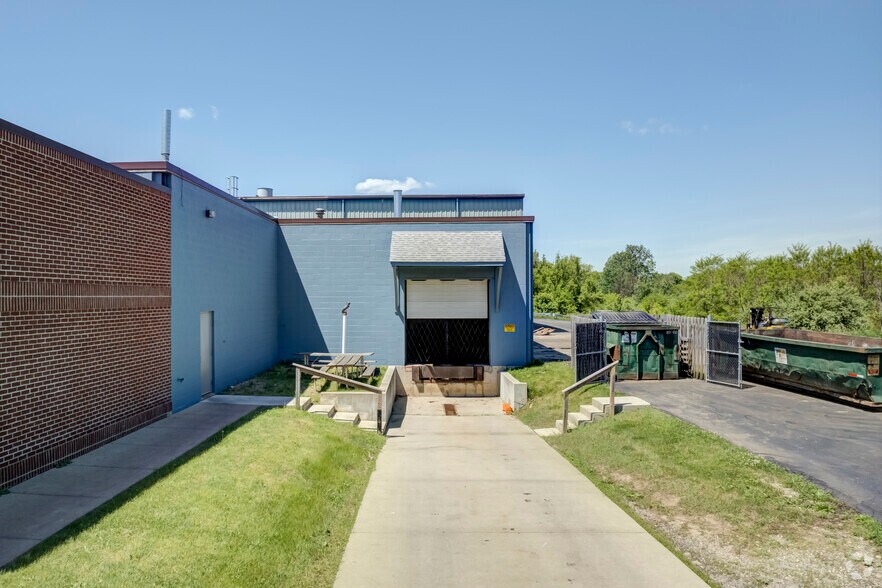 More Photos Of 10850 Hall Rd, Whitmore Lake Warehouse For Lease