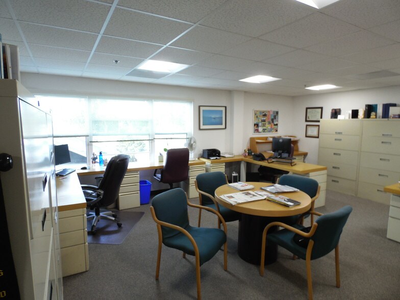 More Photos Of 2558 Roosevelt St, Carlsbad Office For Lease