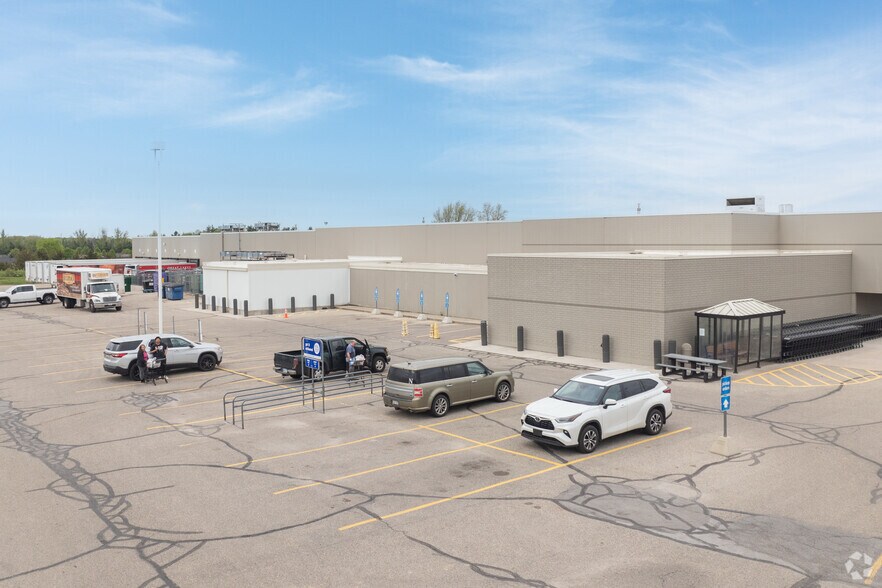 More Photos Of 3700 17 Mile Rd NE, Cedar Springs Supermarket For Lease