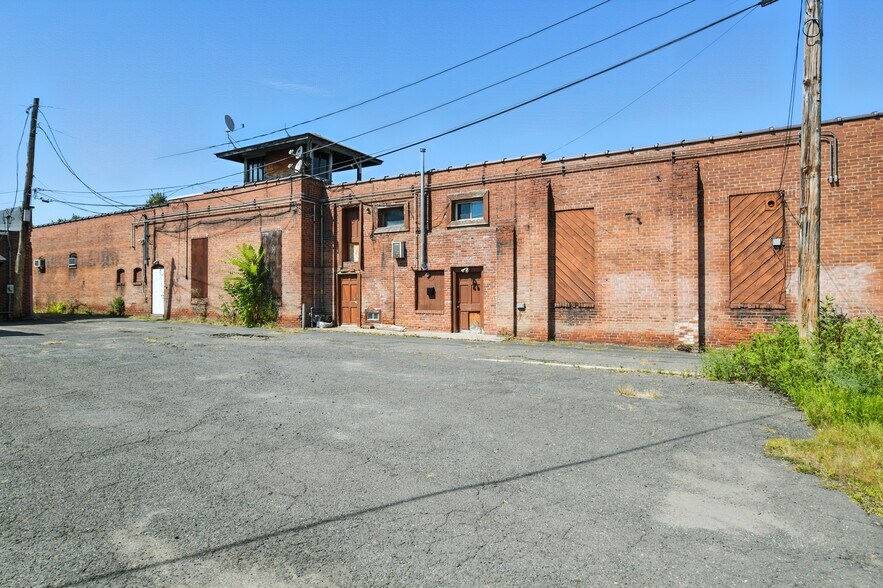 More Photos Of 285 Elm St, Westfield Storefront Retail Residential For Sale