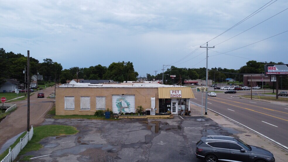 More Photos Of 217 Highway 51 N, Covington General Retail For Sale