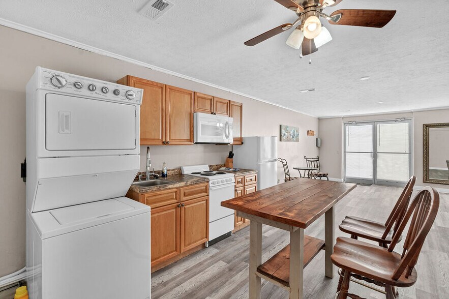 More Photos Of 973 W Main St, Abingdon Specialty For Sale