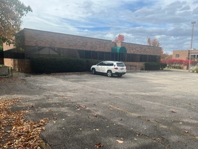 More Photos Of 2 Players Club Dr, Charleston Medical For Sale