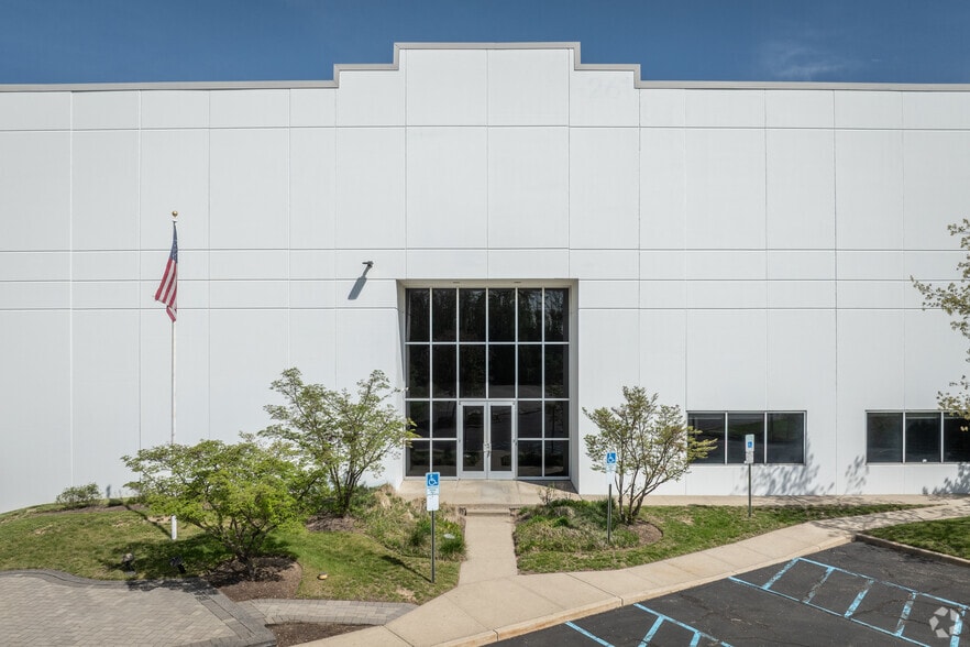 More Photos Of 261 River Rd, Clifton Distribution For Lease