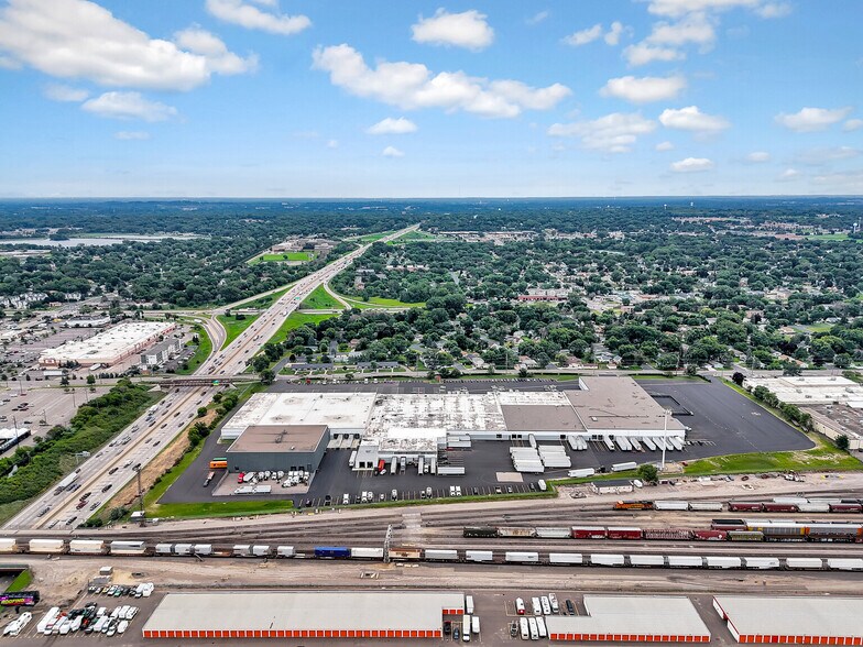 More Photos Of 5320-5400 Main St NE, Fridley Warehouse For Lease
