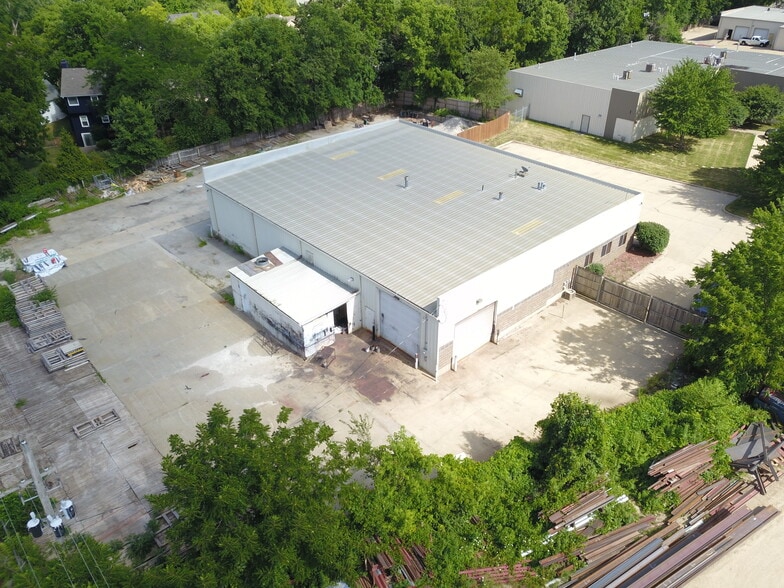 More Photos Of 6770 W 152nd Ter, Overland Park Warehouse For Lease