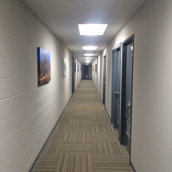 More Photos Of 312-314 Martin Luther King Jr Blvd, Evansville Office For Sale