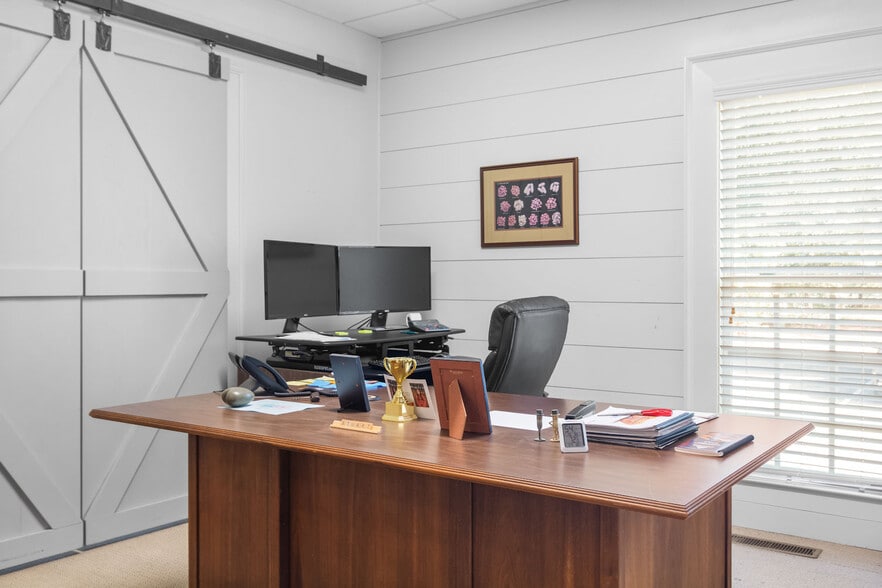 More Photos Of 2334 Lake Park Dr, Albany Office Residential For Sale