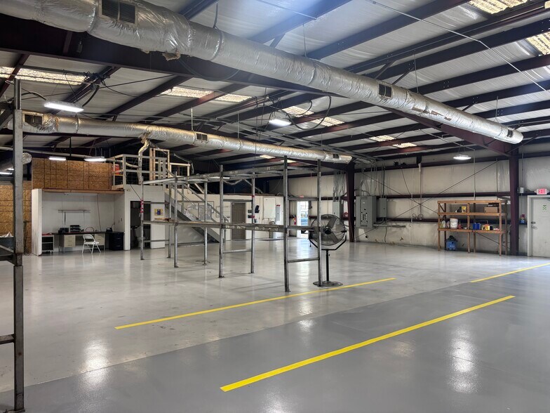 More Photos Of 1032 Commercial Dr, Brunswick Flex For Sale