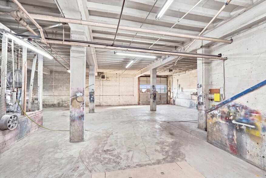 More Photos Of 529 E Broadway Ave, Maryville Auto Repair For Sale