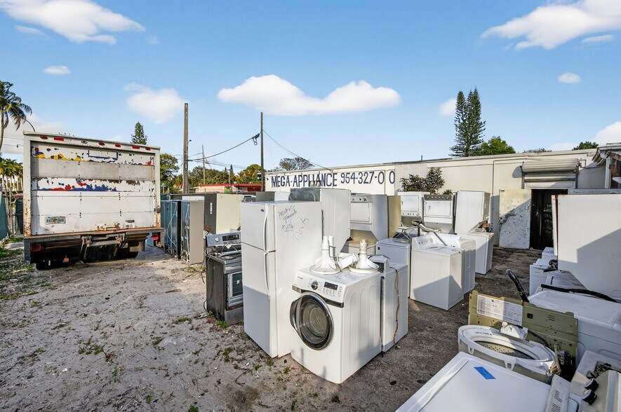 More Photos Of 3928 SW 12th Ct, Fort Lauderdale Manufacturing For Sale