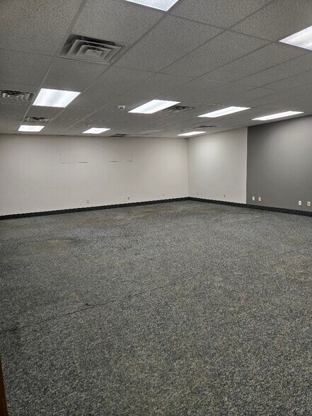 More Photos Of 6327 Molloy Rd, East Syracuse Unknown For Lease