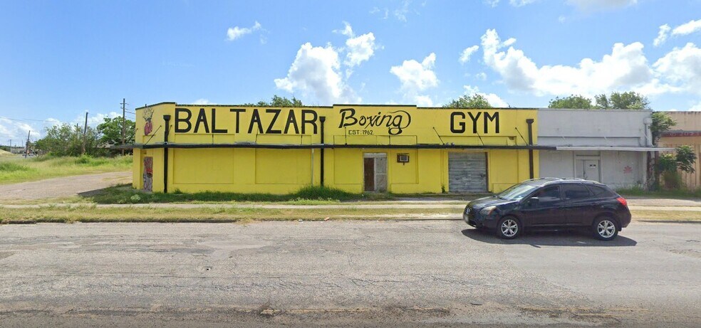 Primary Photo Of 1402 19th, Corpus Christi Freestanding For Sale